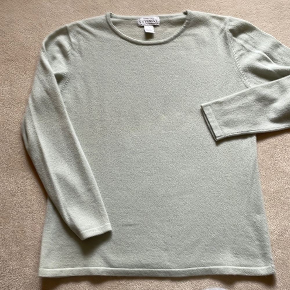 SUTTON STUDIO 100% CASHMERE crew neck long sleeve sweater. Size Large
